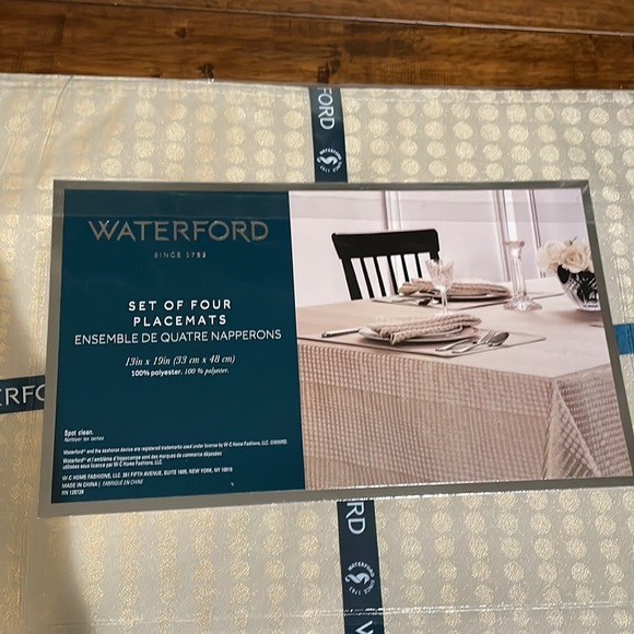 Waterford Set of FOUR Placemats, Shimmer Dot Collection, Gold NEW - Picture 4 of 8